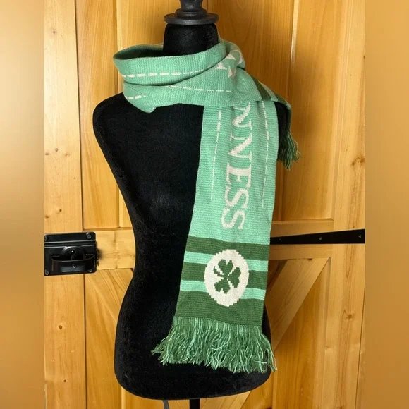 Guinness Official Merchandise Green Shamrock Knit Scarf - Picture 4 of 6